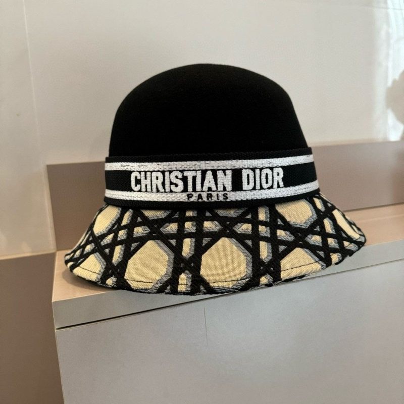 CHRISTIAN DIOR